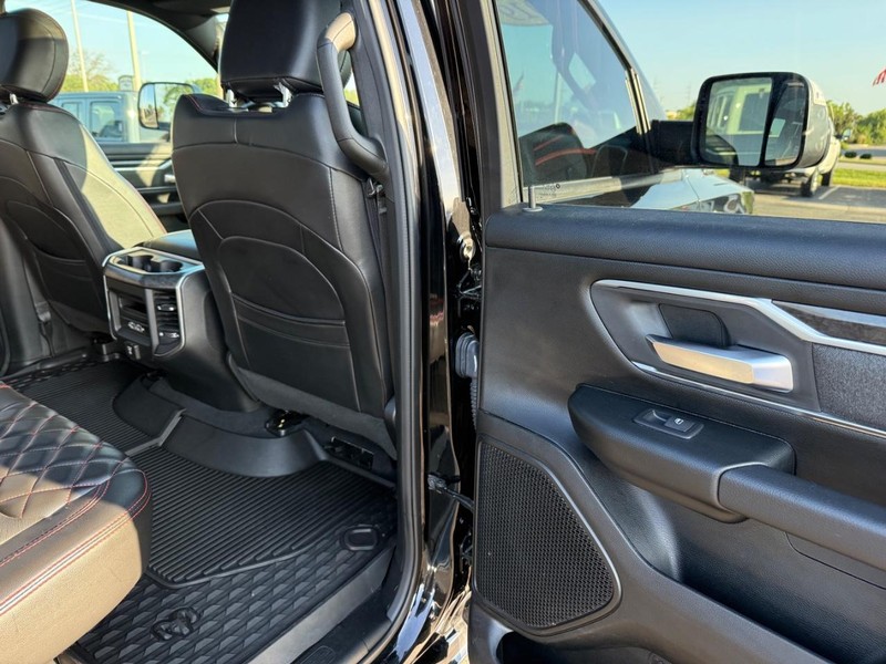 Ram 1500 Vehicle Full-screen Gallery Image 10