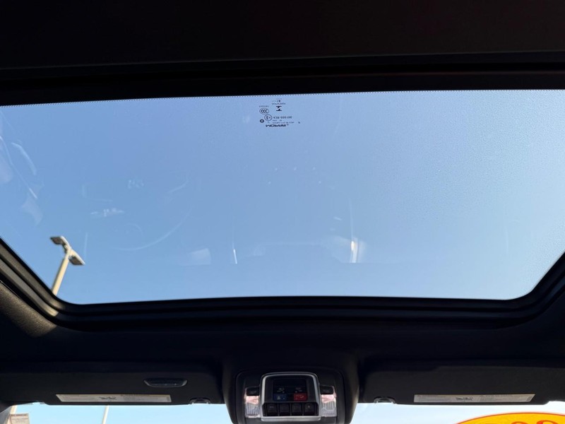 Ram 1500 Vehicle Full-screen Gallery Image 11