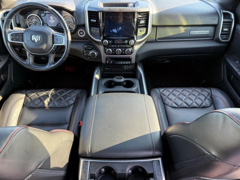 Ram 1500 Vehicle Full-screen Gallery Image 12