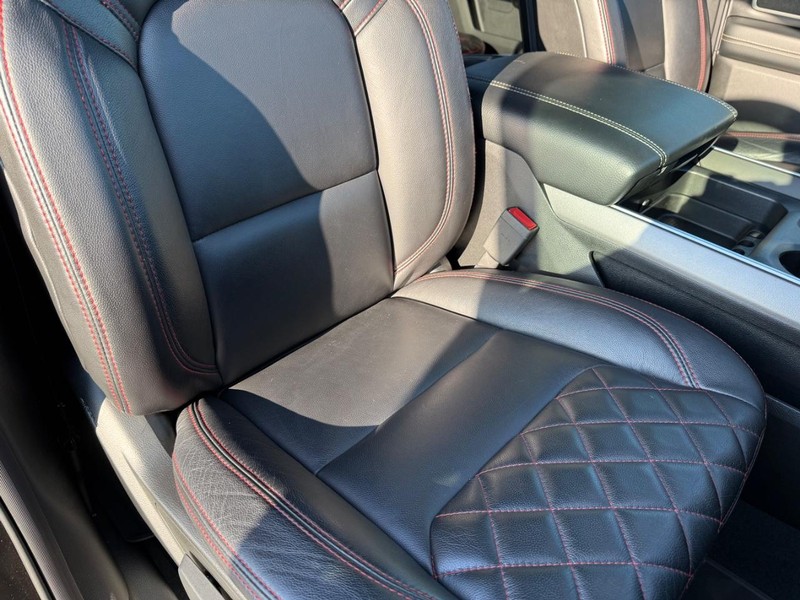 Ram 1500 Vehicle Full-screen Gallery Image 15