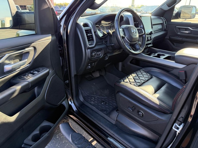 Ram 1500 Vehicle Full-screen Gallery Image 16