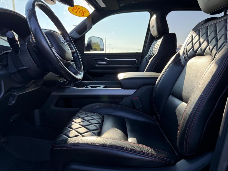 Ram 1500 Vehicle Full-screen Gallery Image 17