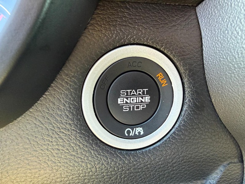 Ram 1500 Vehicle Full-screen Gallery Image 21