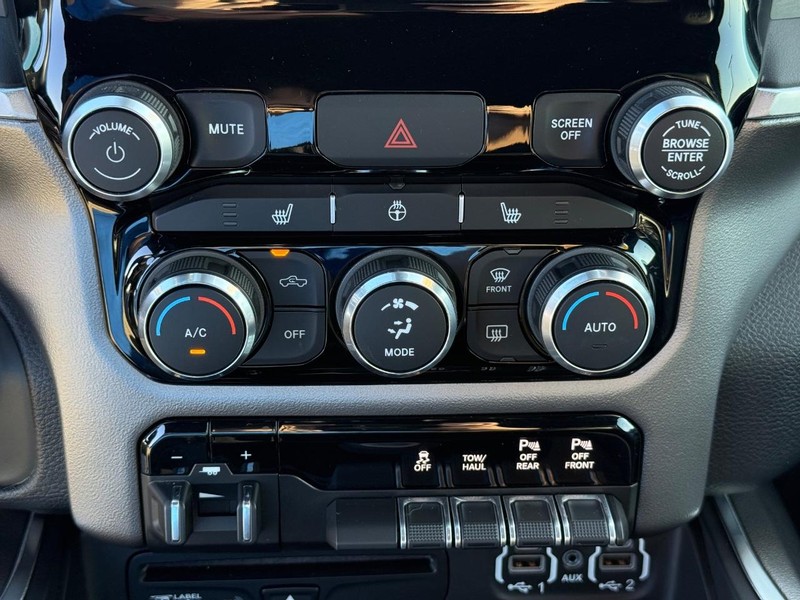 Ram 1500 Vehicle Full-screen Gallery Image 26