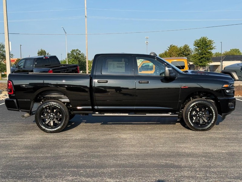 Ram 2500 Vehicle Full-screen Gallery Image 2