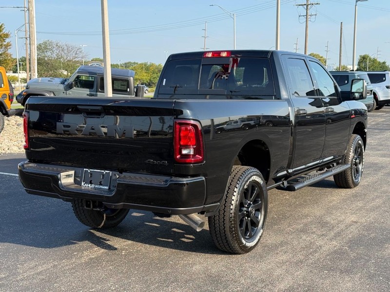 Ram 2500 Vehicle Full-screen Gallery Image 3