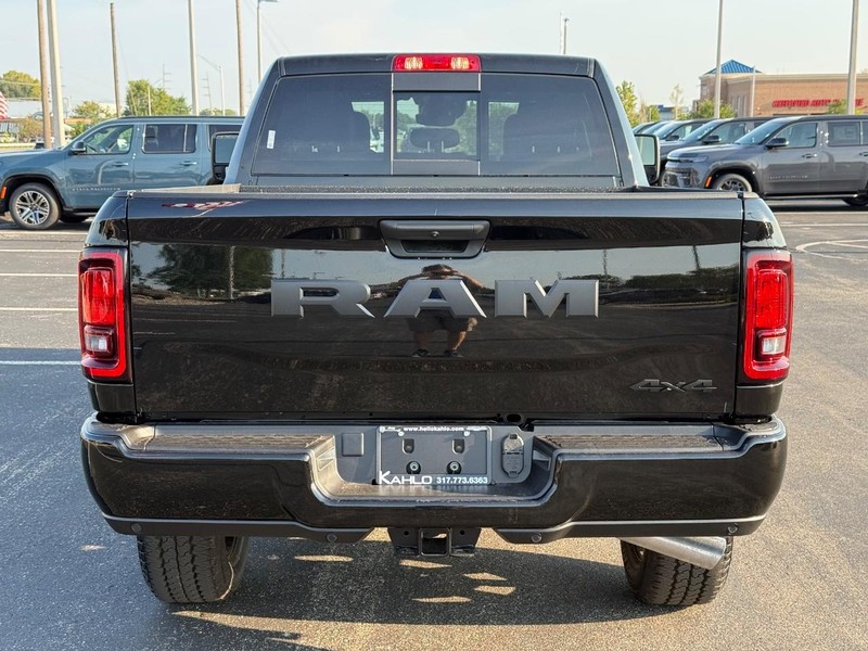 Ram 2500 Vehicle Full-screen Gallery Image 4