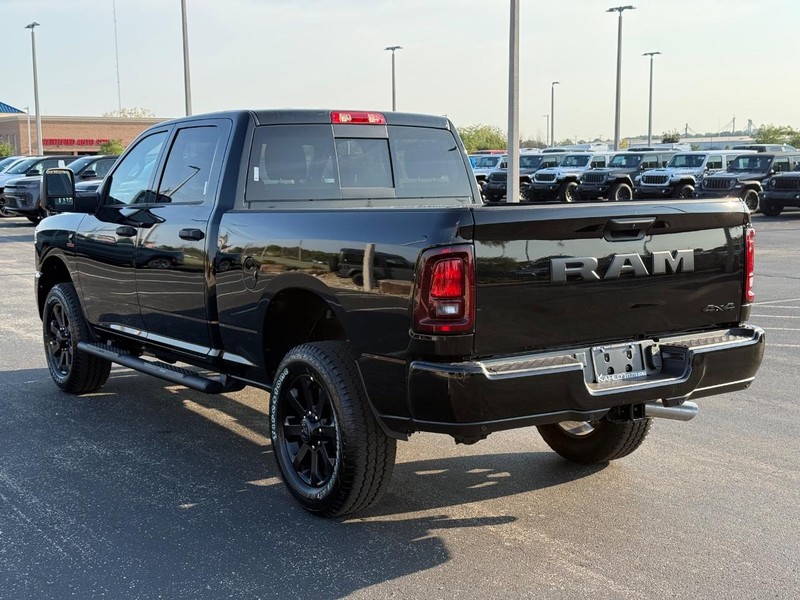 Ram 2500 Vehicle Full-screen Gallery Image 5