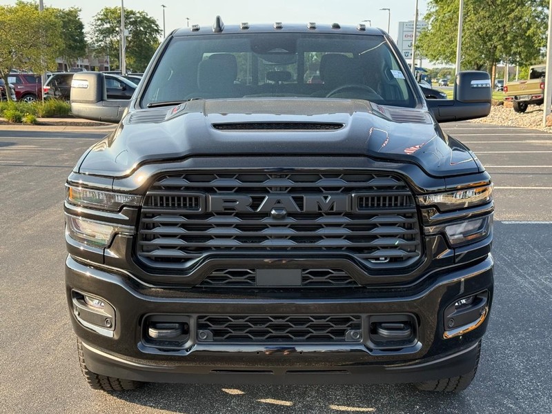 Ram 2500 Vehicle Full-screen Gallery Image 9
