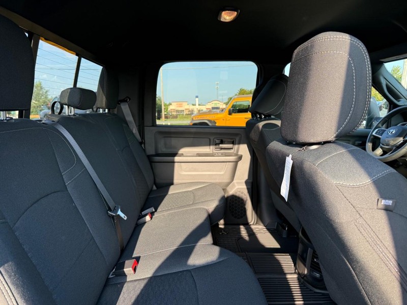 Ram 2500 Vehicle Full-screen Gallery Image 10