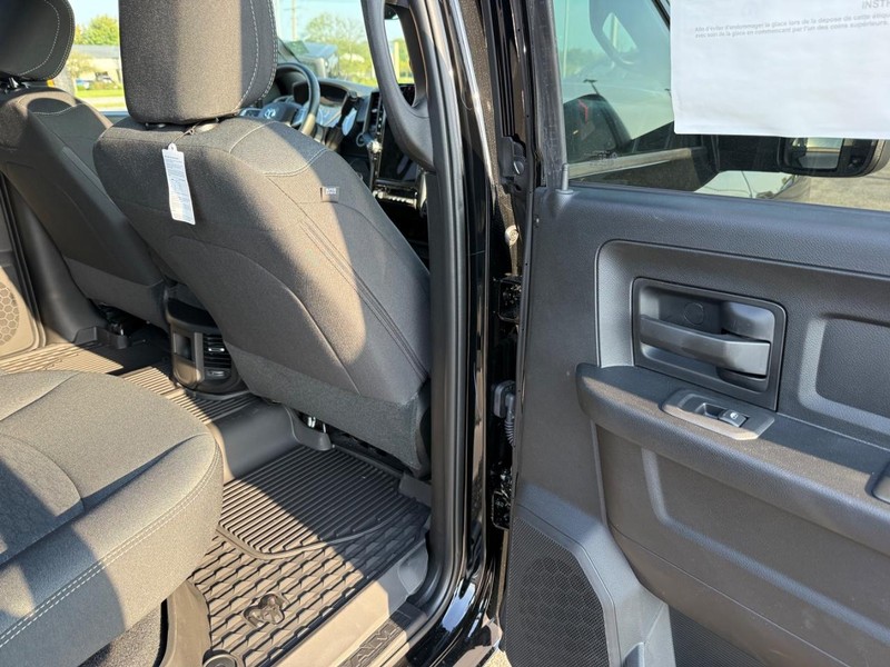 Ram 2500 Vehicle Full-screen Gallery Image 11