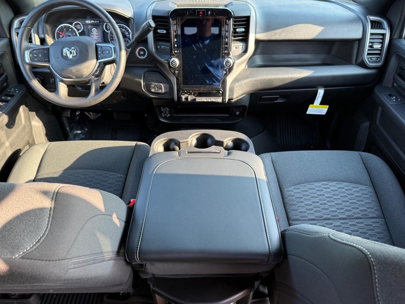 Ram 2500 Vehicle Full-screen Gallery Image 12