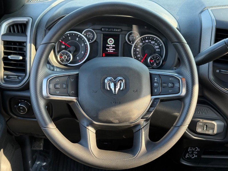 Ram 2500 Vehicle Full-screen Gallery Image 13