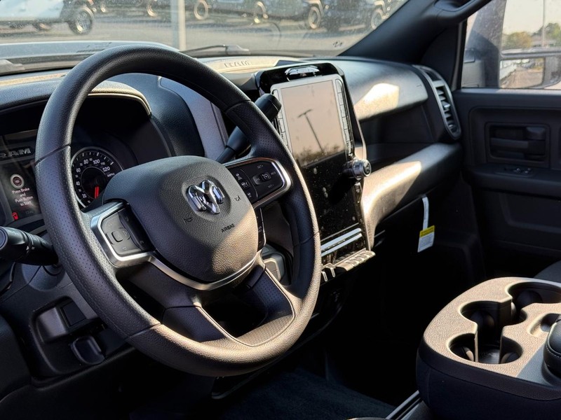 Ram 2500 Vehicle Full-screen Gallery Image 18