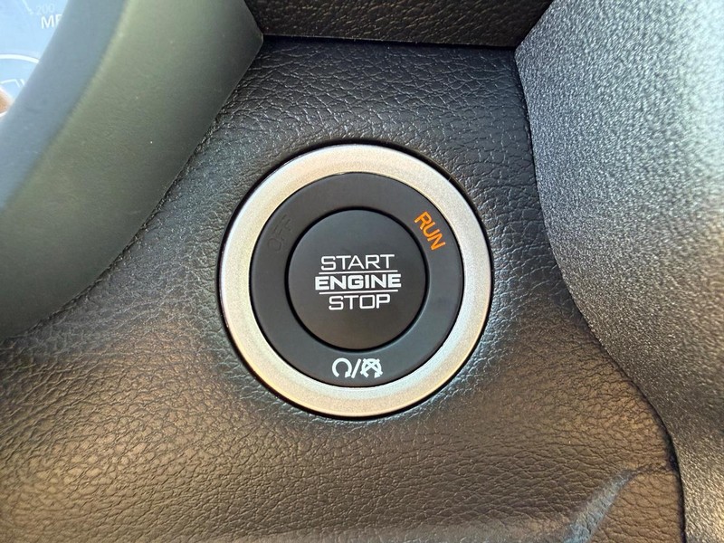 Ram 2500 Vehicle Full-screen Gallery Image 21