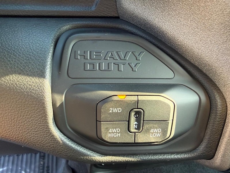 Ram 2500 Vehicle Full-screen Gallery Image 22