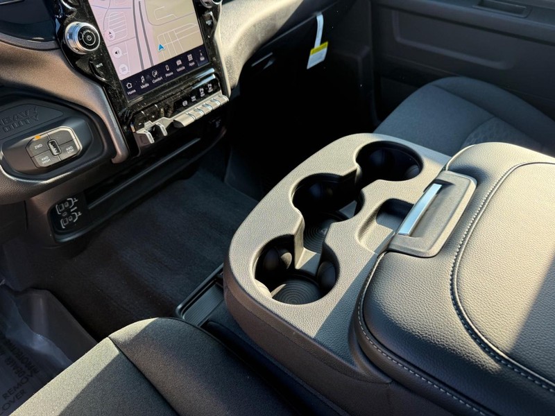 Ram 2500 Vehicle Full-screen Gallery Image 25