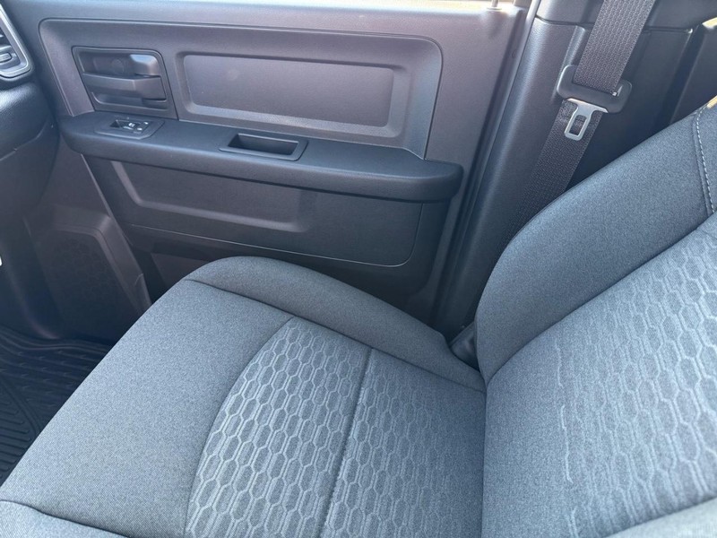 Ram 2500 Vehicle Full-screen Gallery Image 26