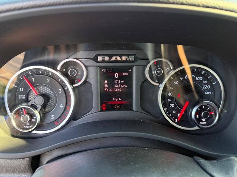 Ram 2500 Vehicle Full-screen Gallery Image 27
