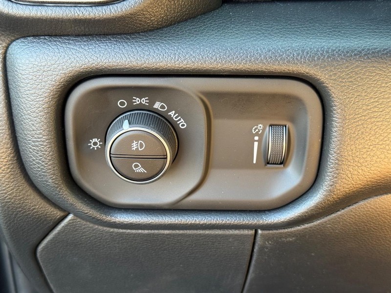 Ram 2500 Vehicle Full-screen Gallery Image 29