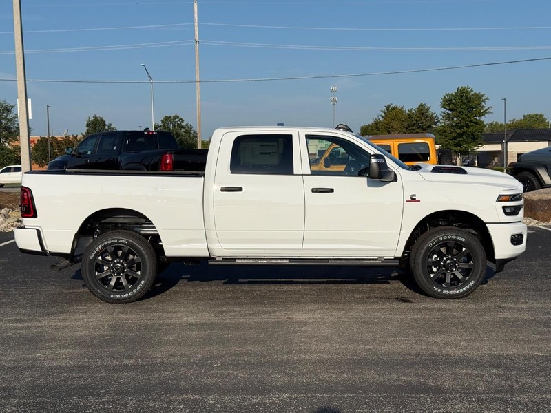 Ram 2500 Vehicle Full-screen Gallery Image 2