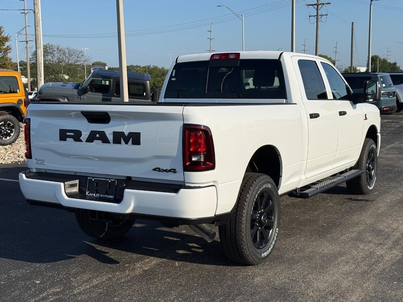 Ram 2500 Vehicle Full-screen Gallery Image 3