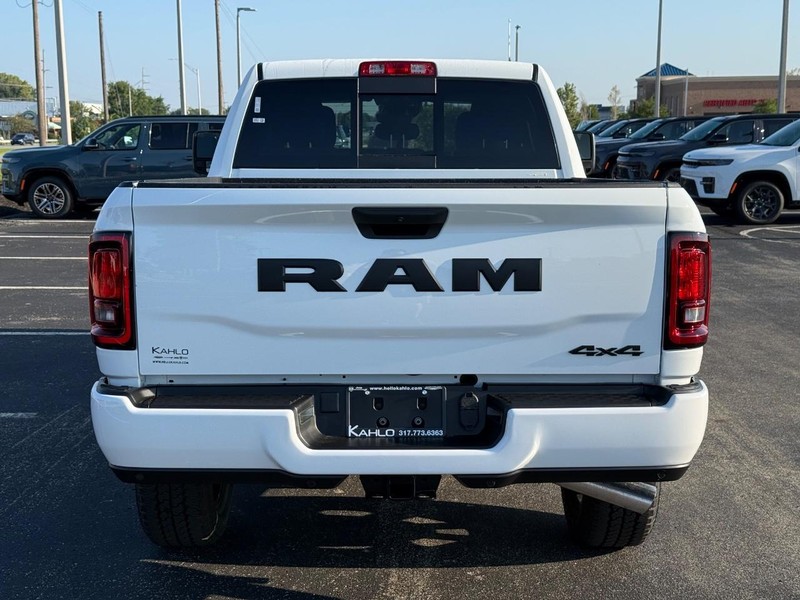 Ram 2500 Vehicle Full-screen Gallery Image 4
