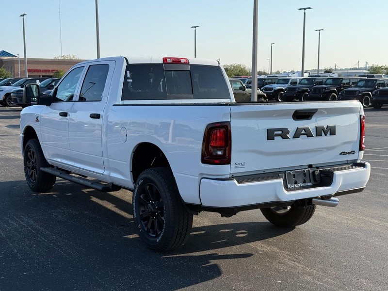 Ram 2500 Vehicle Full-screen Gallery Image 5
