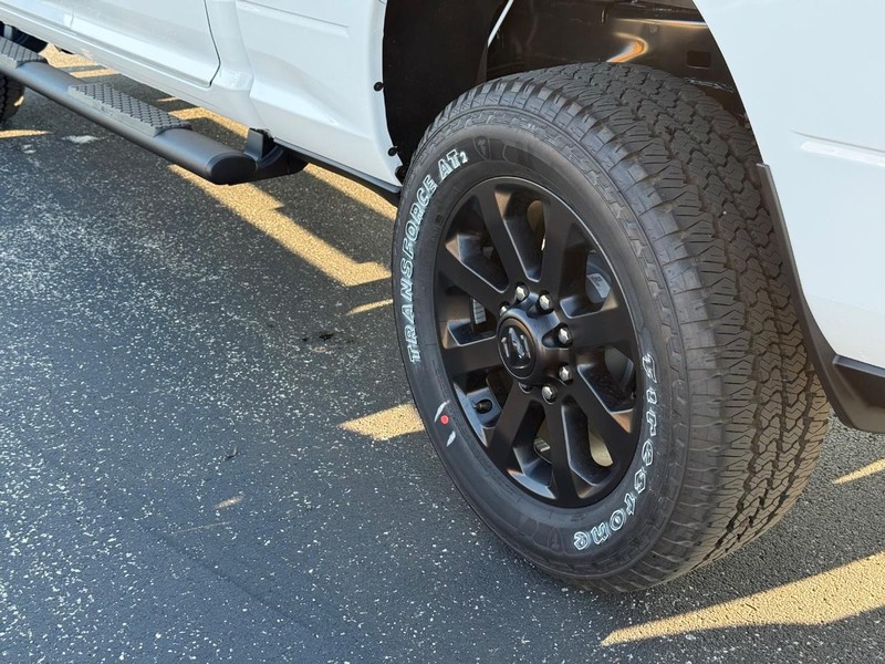 Ram 2500 Vehicle Full-screen Gallery Image 6