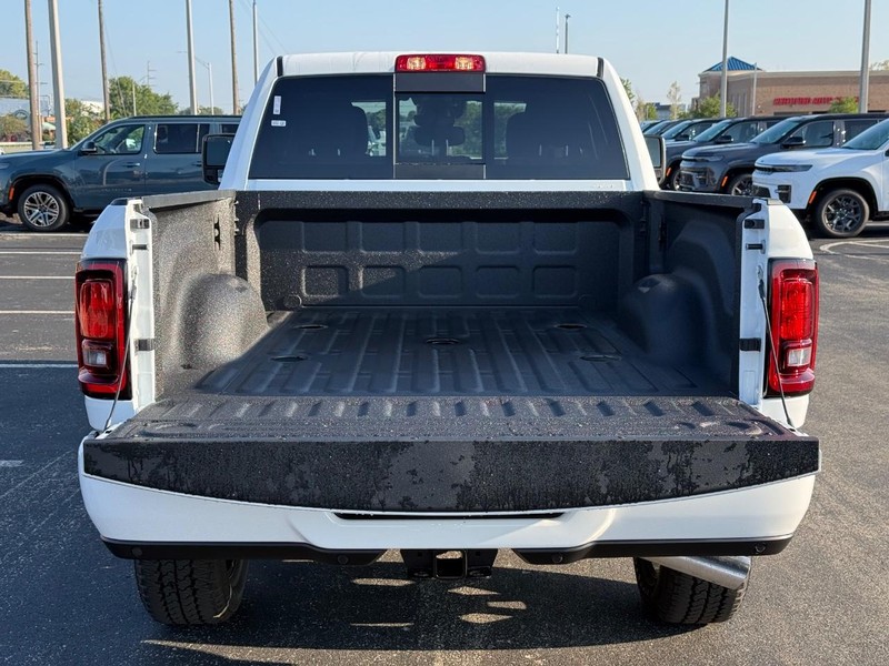 Ram 2500 Vehicle Full-screen Gallery Image 7