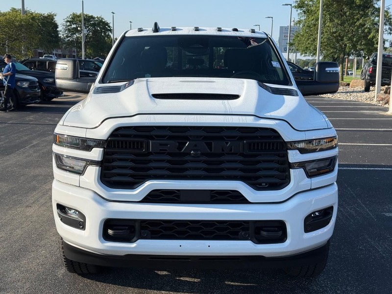 Ram 2500 Vehicle Full-screen Gallery Image 9