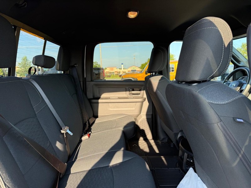 Ram 2500 Vehicle Full-screen Gallery Image 10