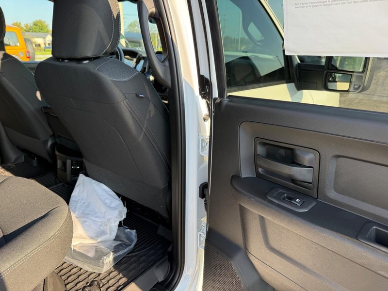 Ram 2500 Vehicle Full-screen Gallery Image 11
