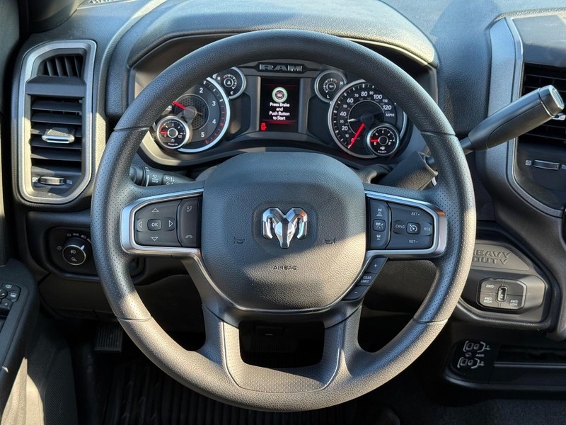 Ram 2500 Vehicle Full-screen Gallery Image 13