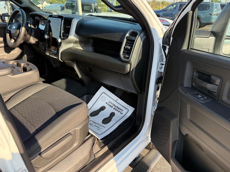 Ram 2500 Vehicle Full-screen Gallery Image 14