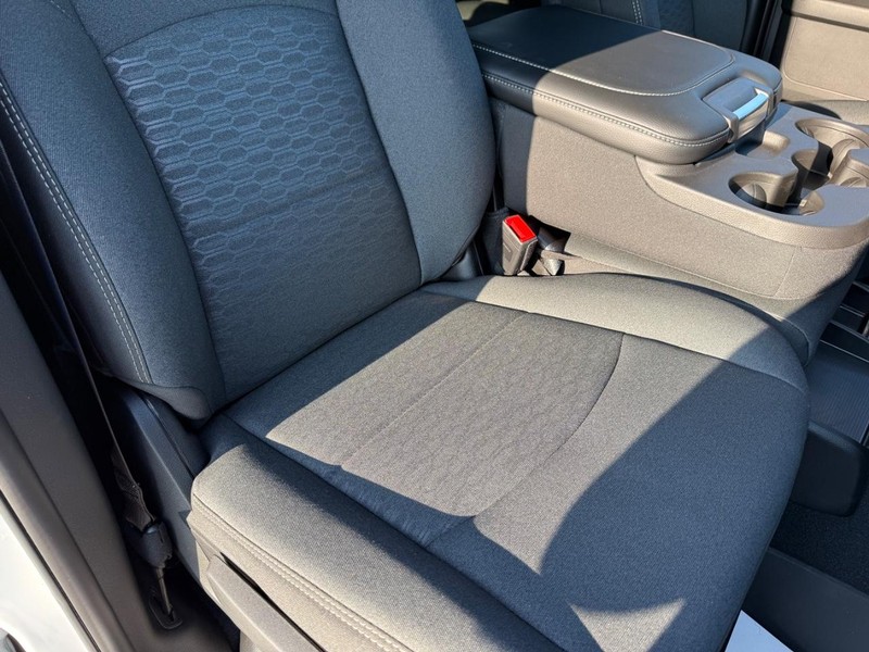 Ram 2500 Vehicle Full-screen Gallery Image 15