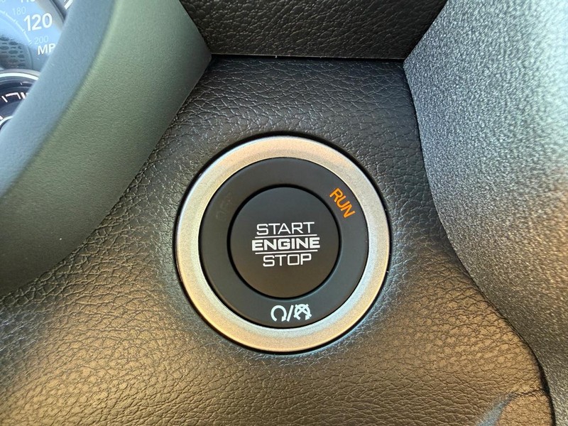 Ram 2500 Vehicle Full-screen Gallery Image 21