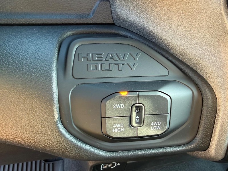Ram 2500 Vehicle Full-screen Gallery Image 22