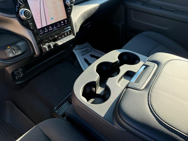 Ram 2500 Vehicle Full-screen Gallery Image 25
