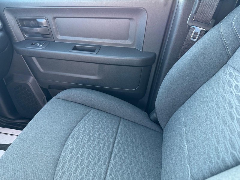 Ram 2500 Vehicle Full-screen Gallery Image 26