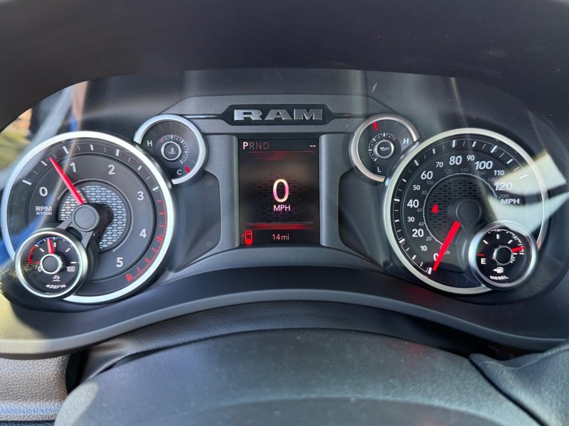 Ram 2500 Vehicle Full-screen Gallery Image 27