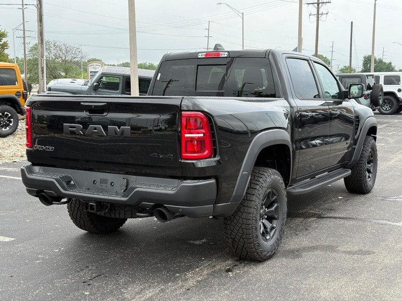Ram 1500 Vehicle Full-screen Gallery Image 3