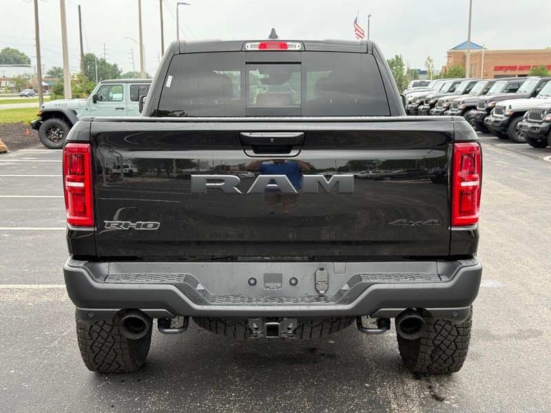 Ram 1500 Vehicle Full-screen Gallery Image 4