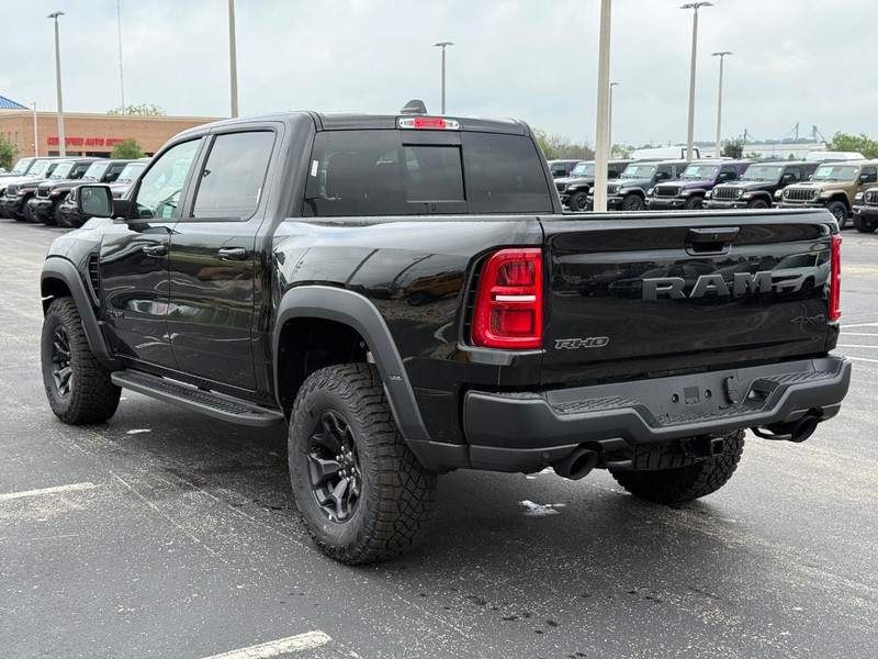 Ram 1500 Vehicle Full-screen Gallery Image 5