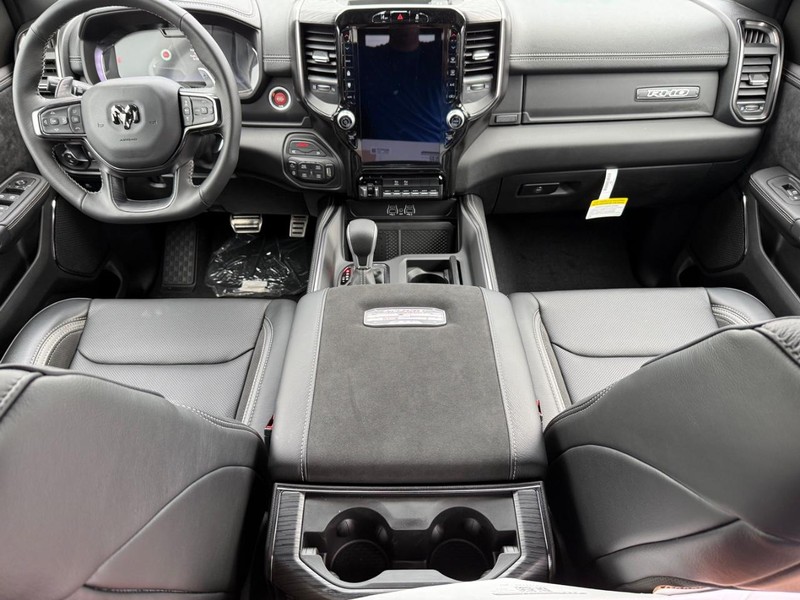 Ram 1500 Vehicle Full-screen Gallery Image 13