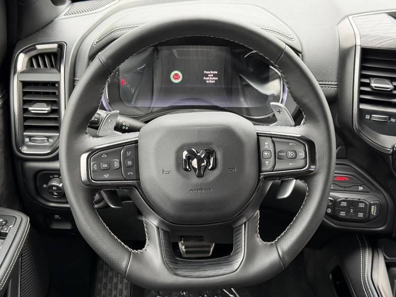 Ram 1500 Vehicle Full-screen Gallery Image 14