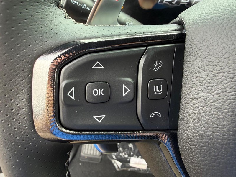 Ram 1500 Vehicle Full-screen Gallery Image 21