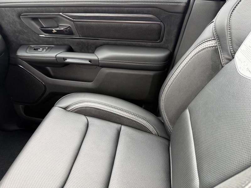 Ram 1500 Vehicle Full-screen Gallery Image 28