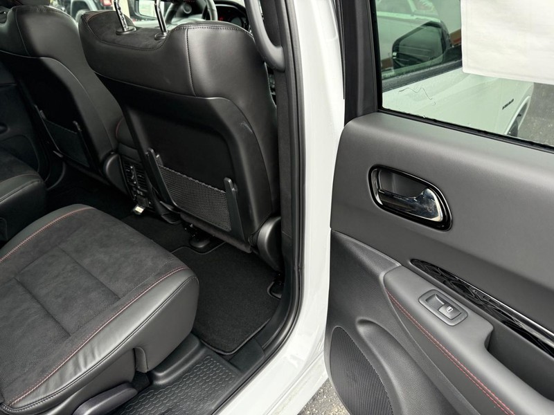 Dodge Durango Vehicle Full-screen Gallery Image 14