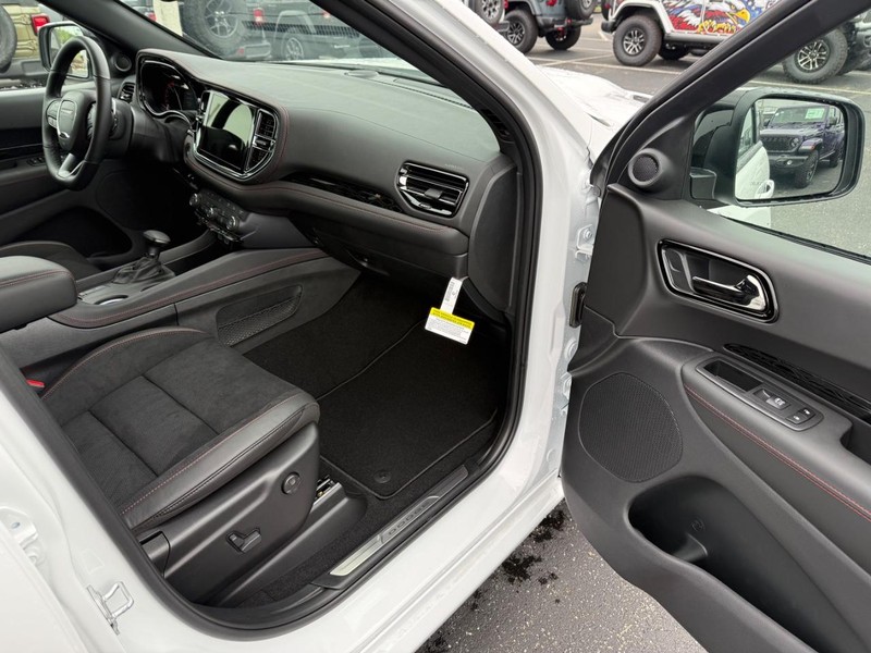 Dodge Durango Vehicle Full-screen Gallery Image 18
